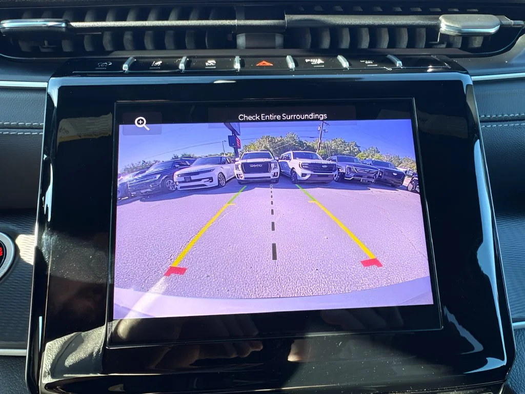Used 2025 Silver Jeep Altitude image 20
