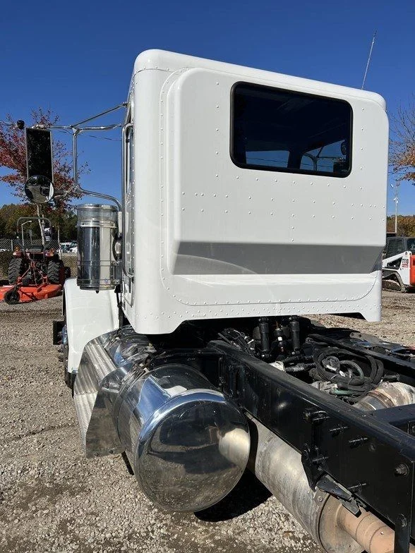 Used 2012 White Peterbilt with 4 Car Cage image 19
