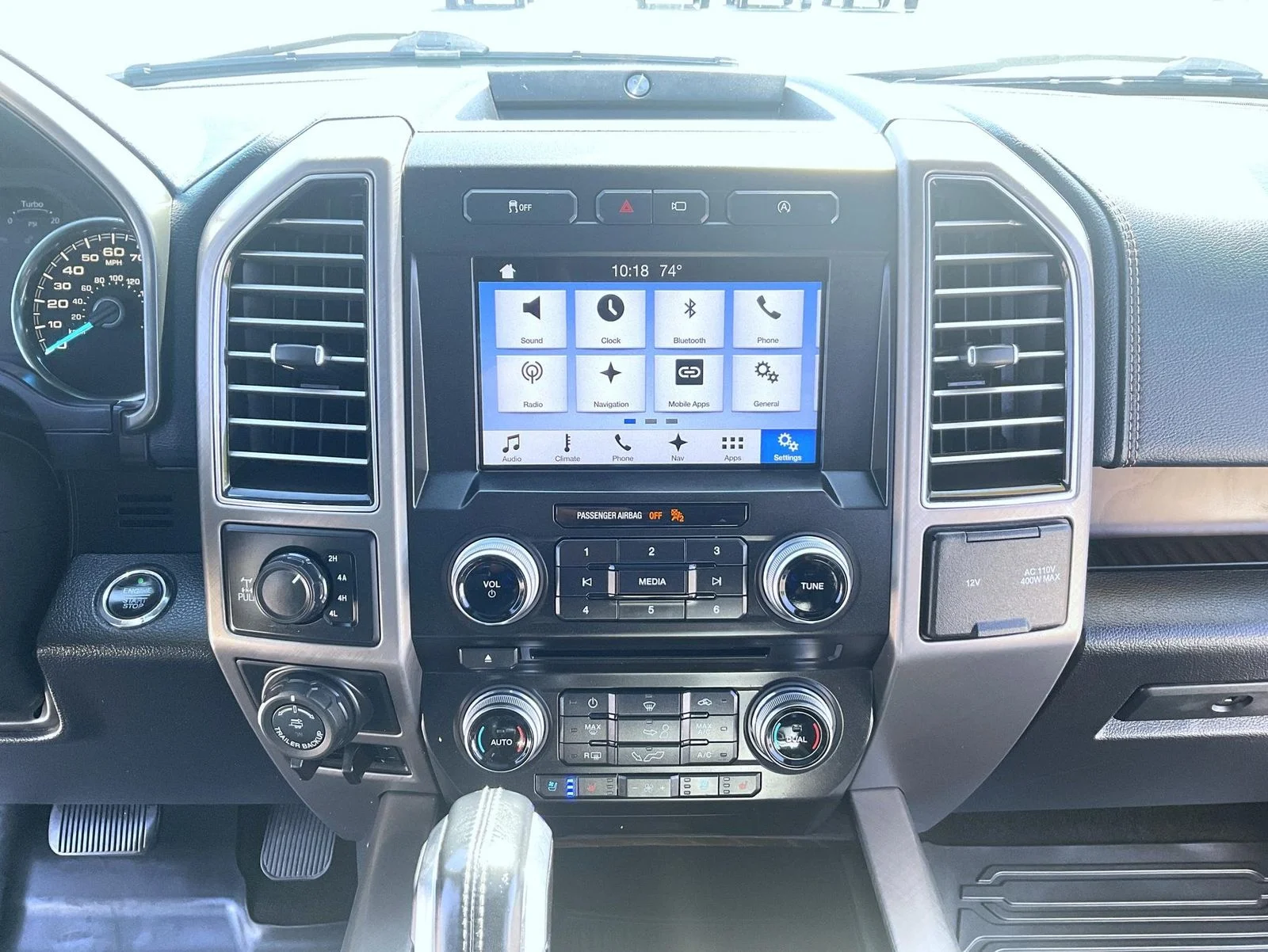 Used 2018 White Ford Limited image 13