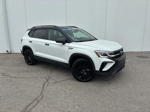 Certified 2024 Volkswagen Taos SE Black with VIN 3VVLX7B25RM119108 for sale in Kansas City