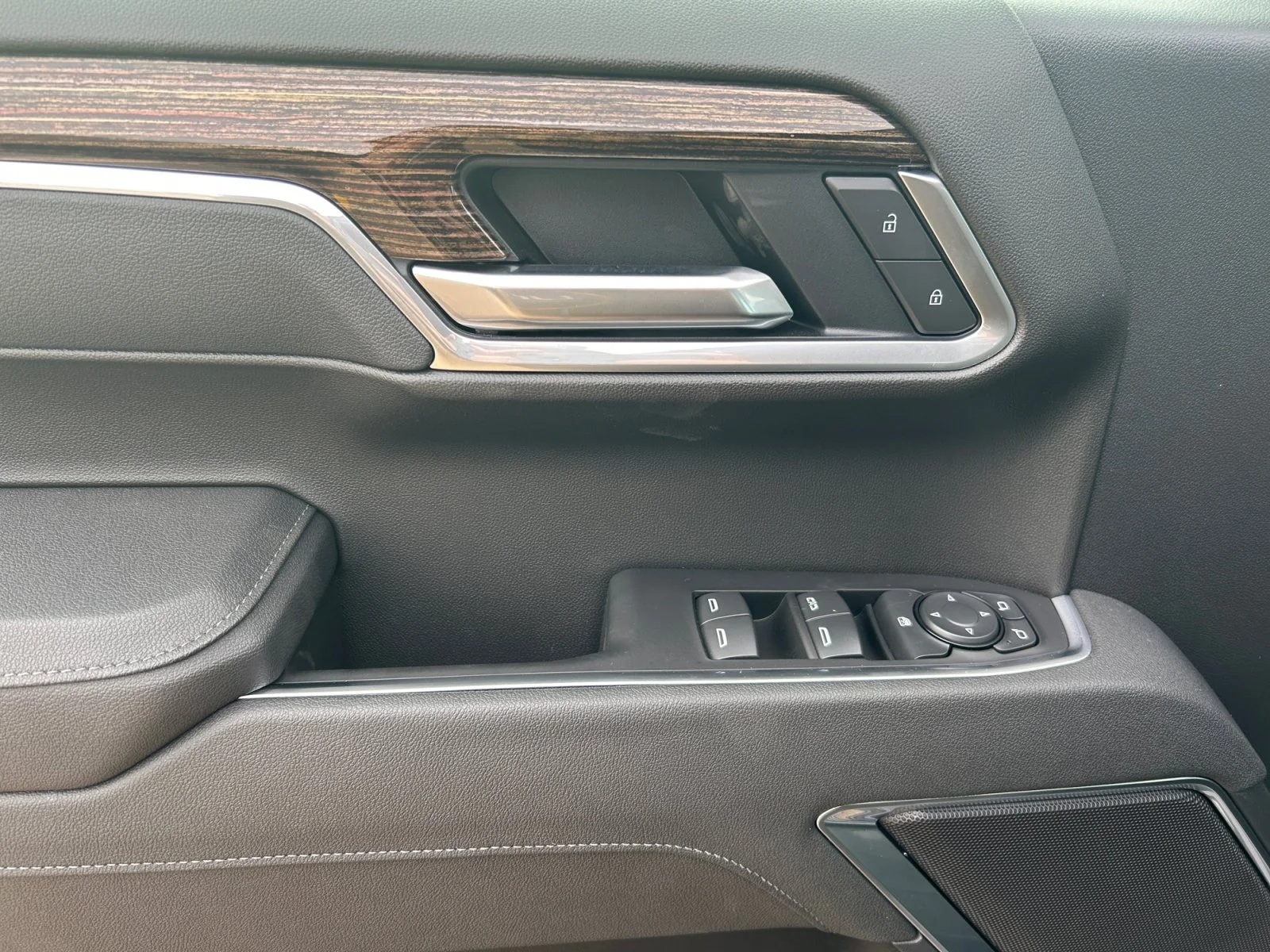 New 2026 Onyx Black GMC Elevation image 16