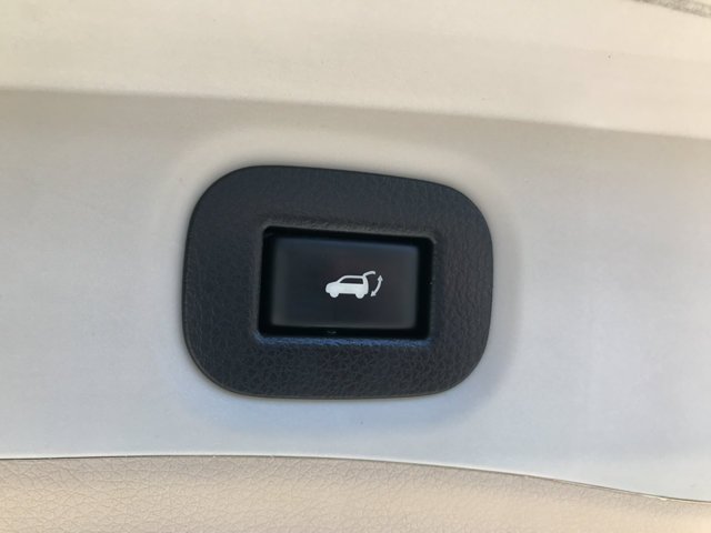 Used 2016 Midnight Jade Nissan SL image 26