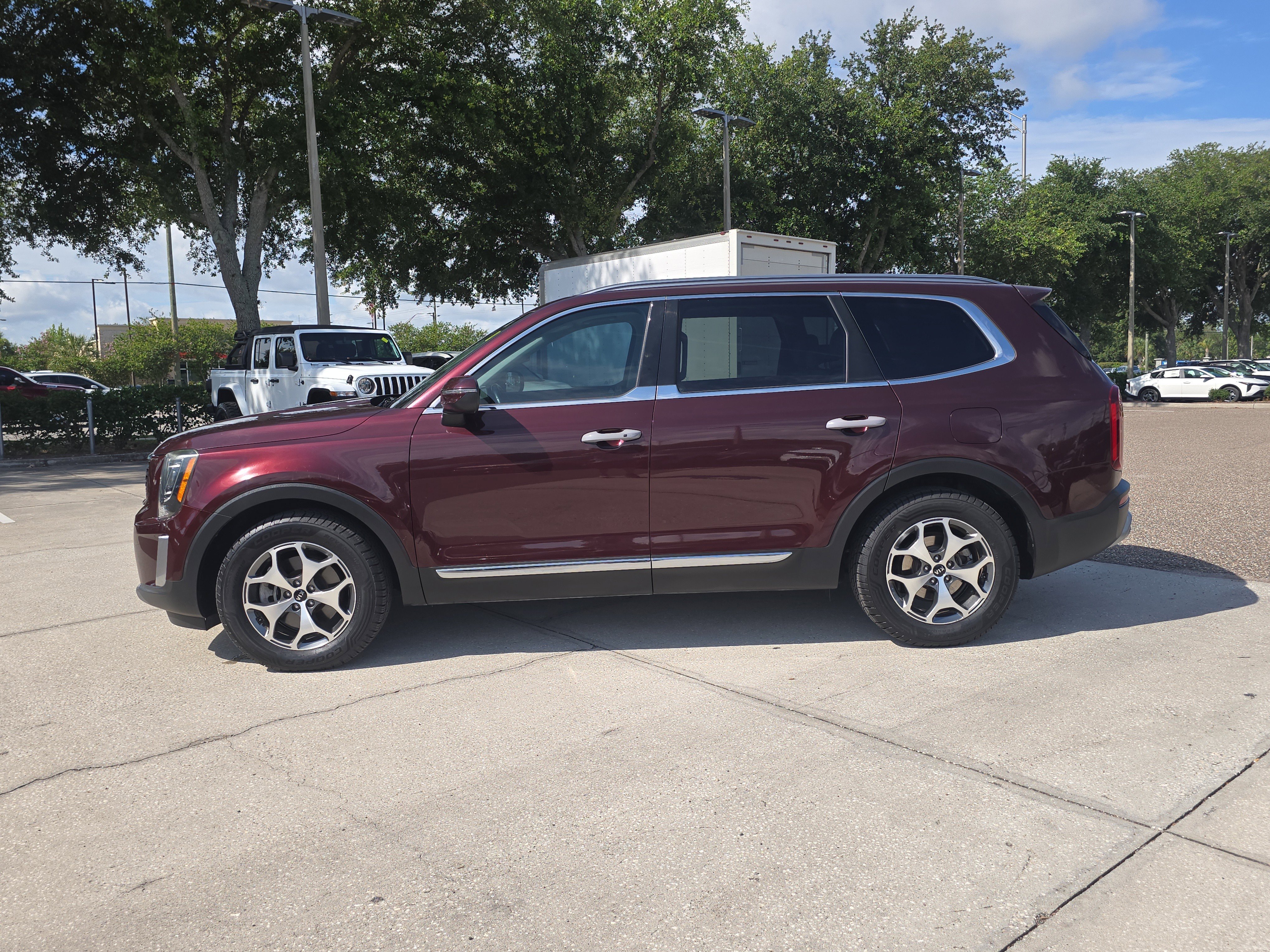 Used 2020 Sangria Kia EX image 5