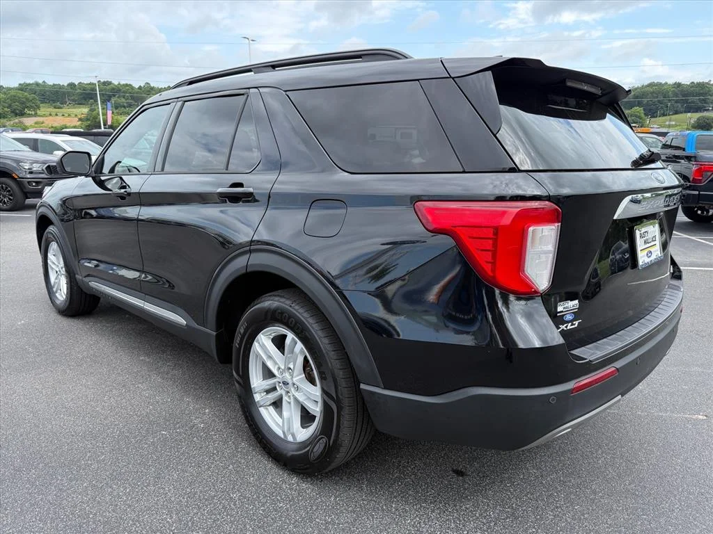 Used 2021 Black Ford XLT image 5