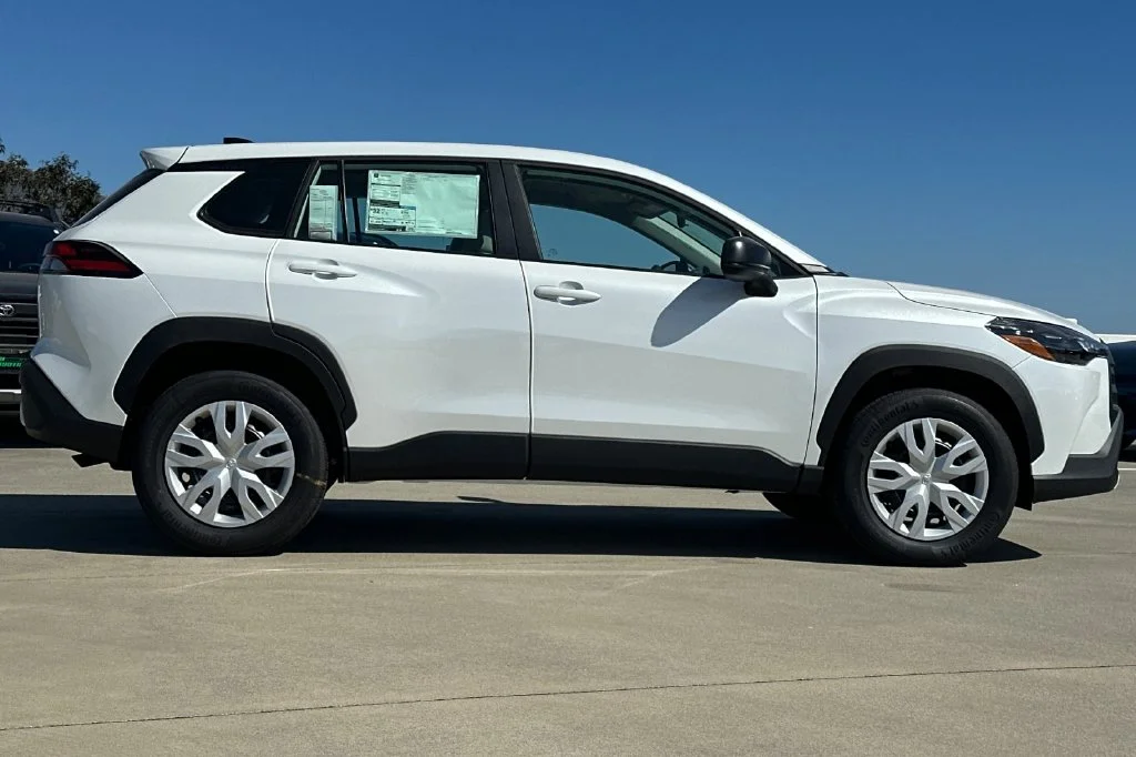 New 2026 Wind Chill Pearl <sup>1</sup> Toyota  L image 3