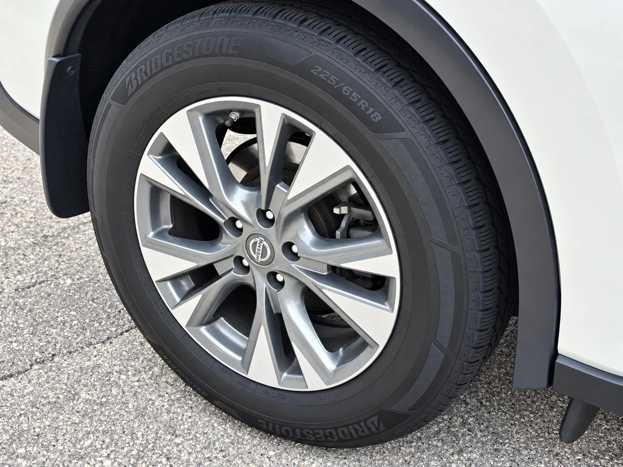 Used 2018 Pearl White Nissan SL image 10
