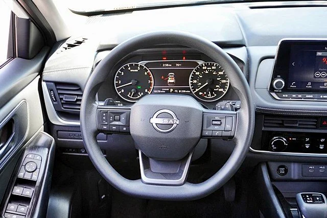 Used 2025 White Nissan S image 18