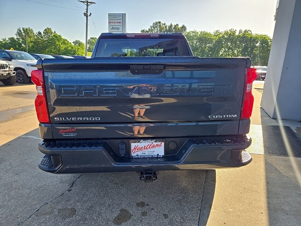 Used 2021 Gray Chevrolet Custom image 8