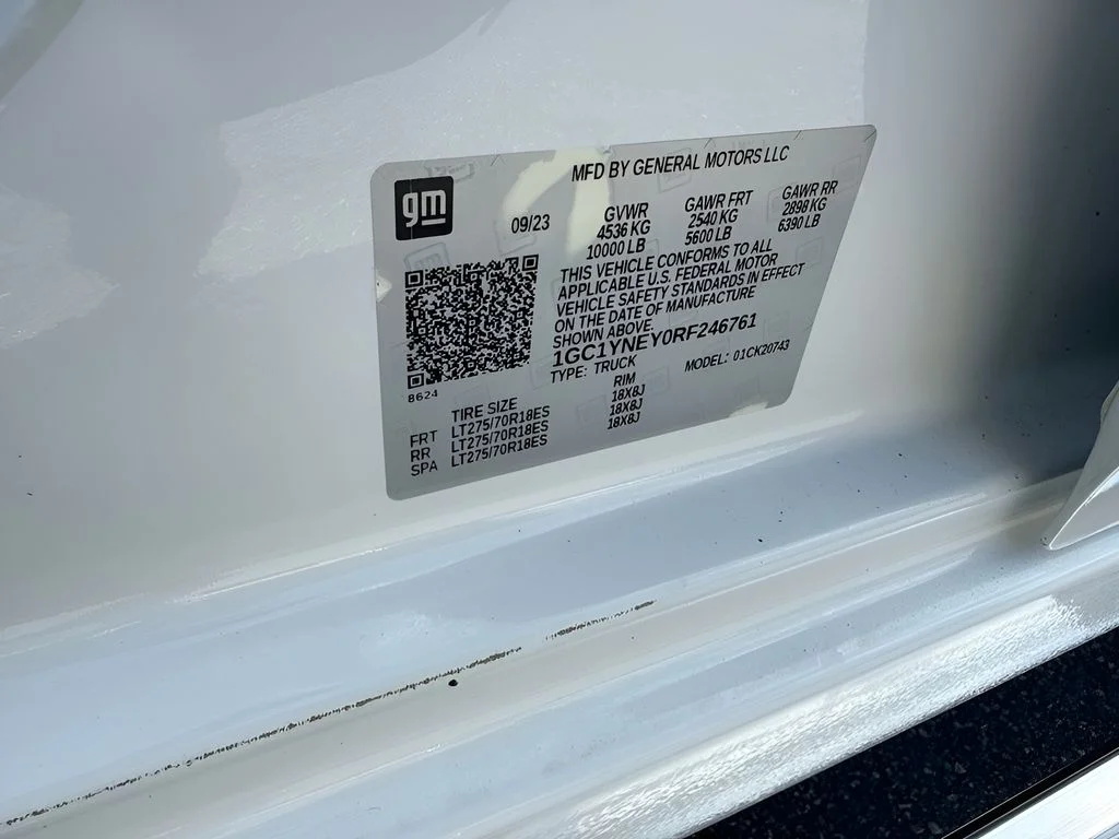 Used 2024 White Chevrolet LT image 33