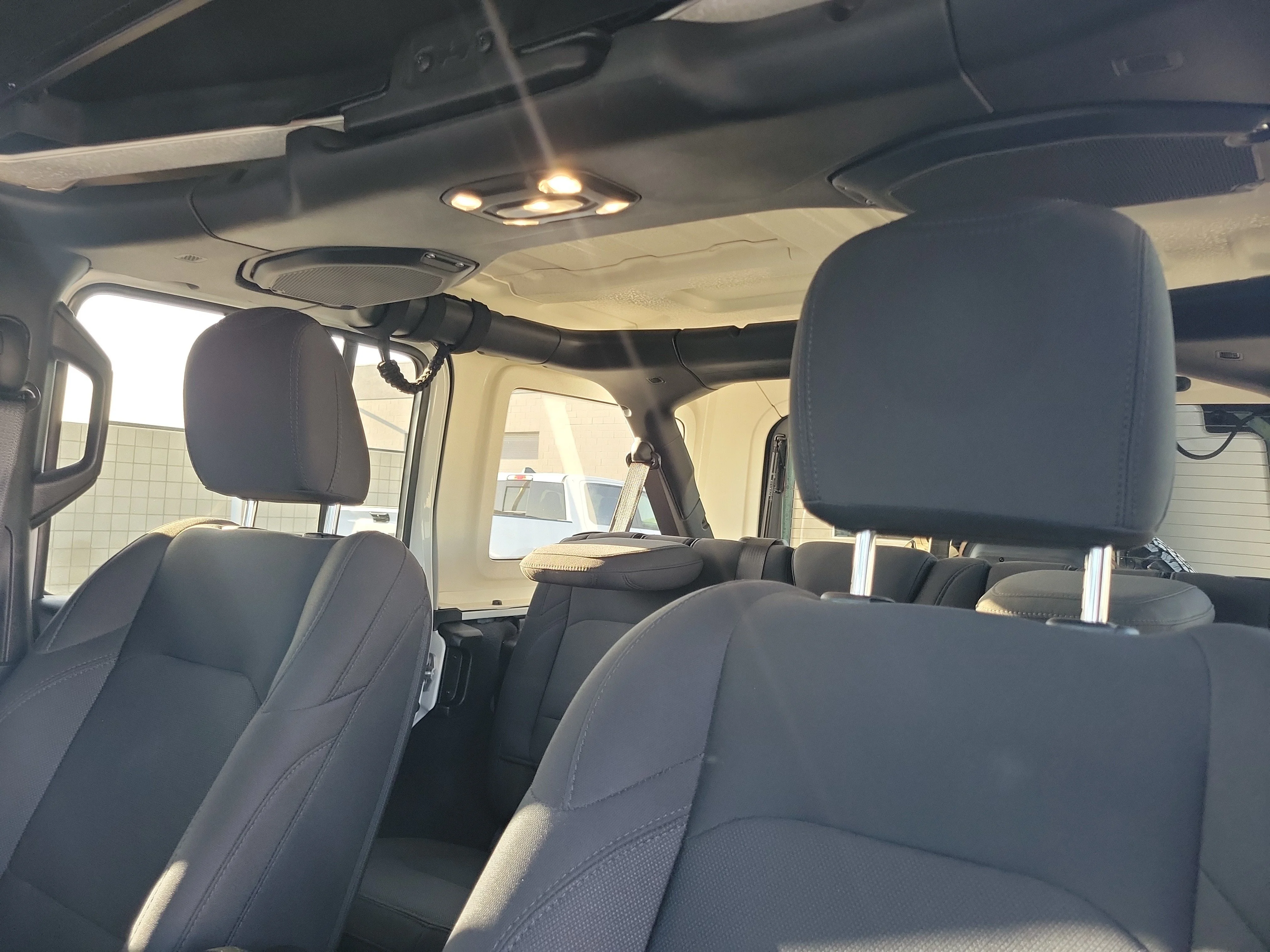 Used 2022 White Jeep Unlimited High Tide image 11