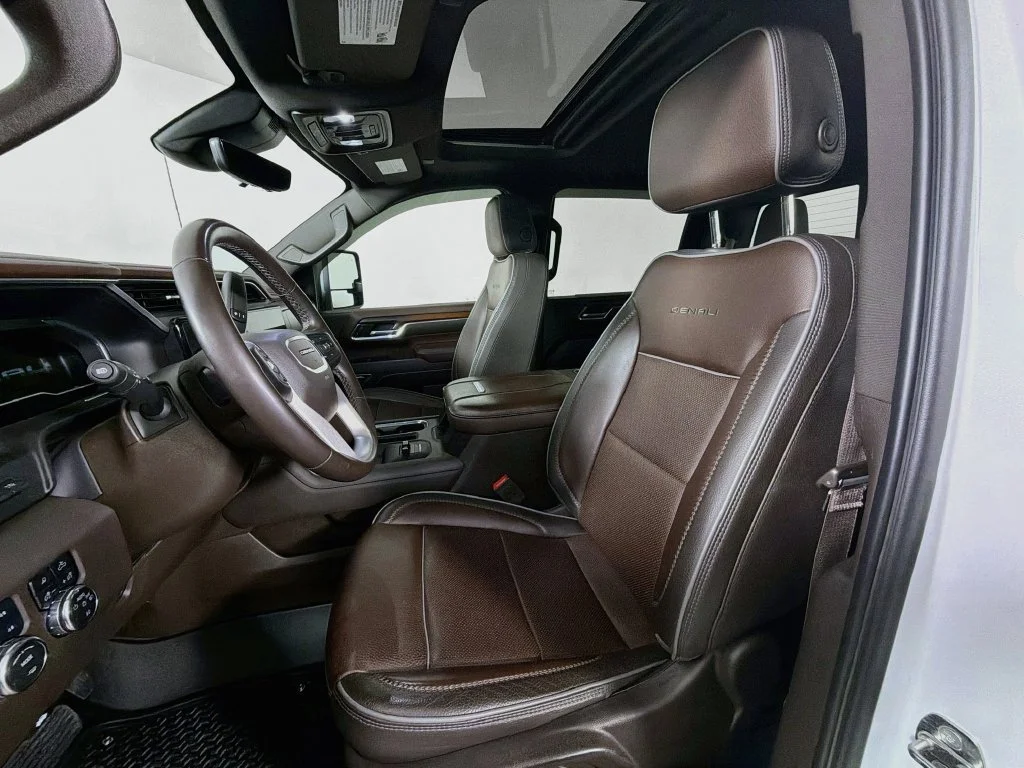 Used 2024 White Frost Tricoat GMC Denali image 12