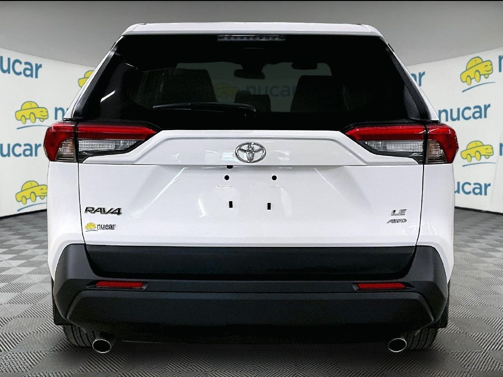 Used 2025 Ice Toyota LE image 5
