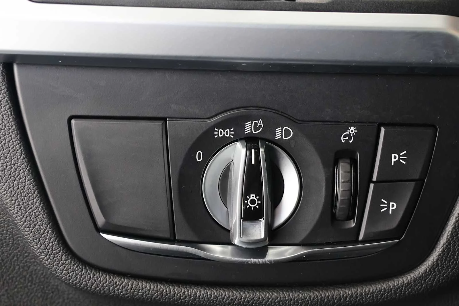 Certified Used 2025 Phytonic Blue Metallic BMW xDrive30i image 18