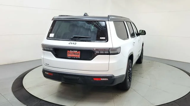 New 2026 Bright White Clear-Coat Exterior Paint Jeep Summit Reserve image 9