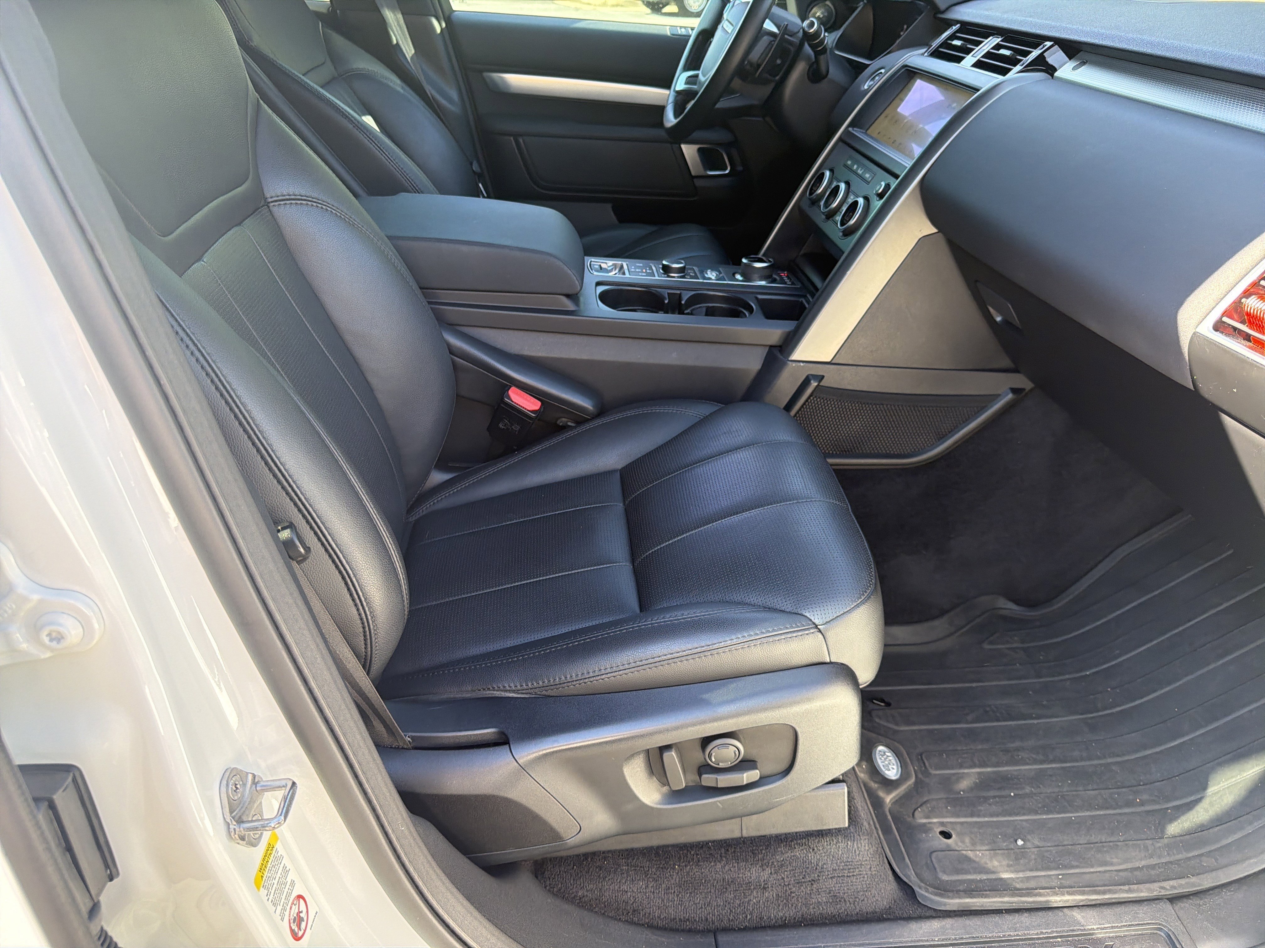 Used 2020 Fuji White Land Rover Landmark Edition image 16
