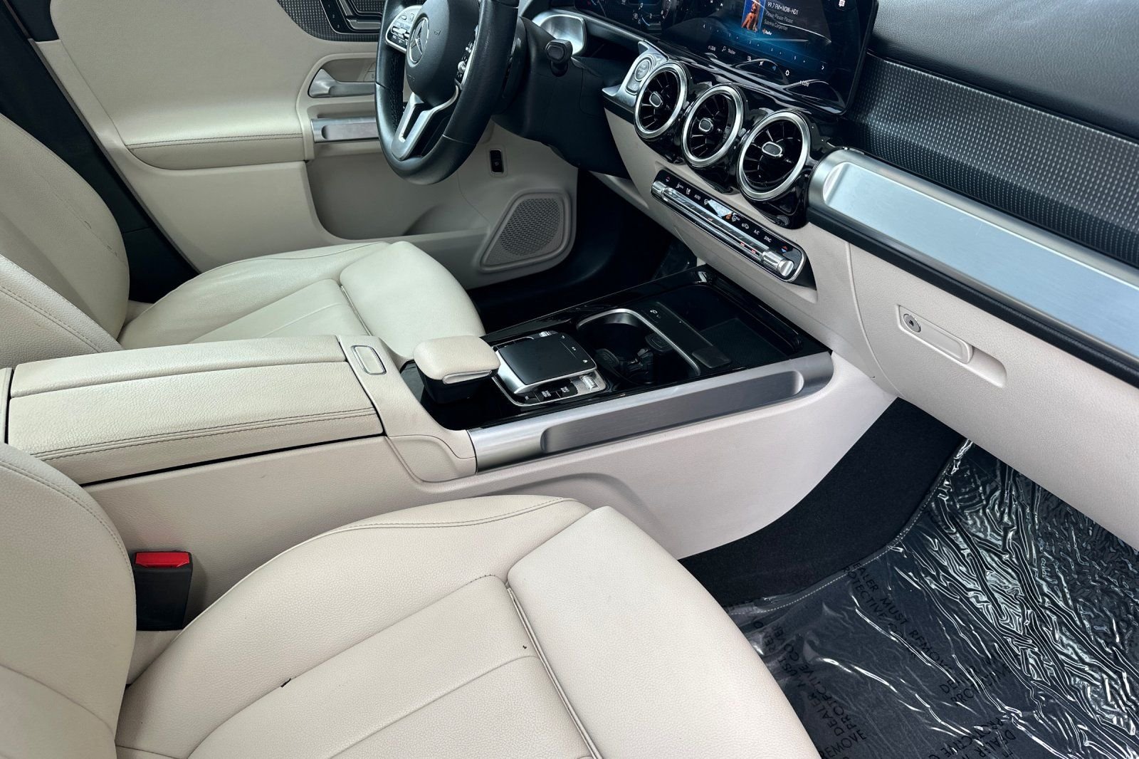 Used 2022 Gold Mercedes-Benz GLB 250 image 16