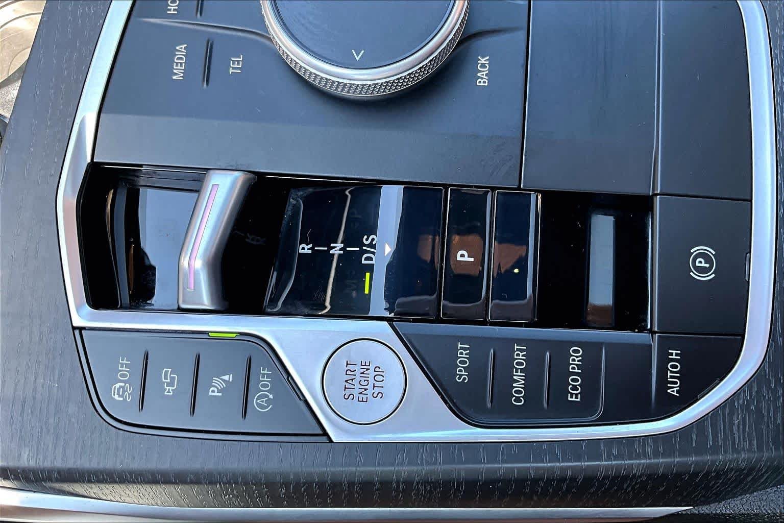 2025 BMW 3 Series 32