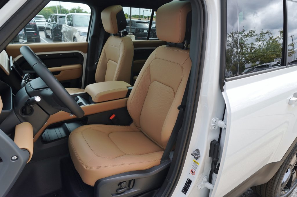 New 2026 Fuji White Land Rover S image 13