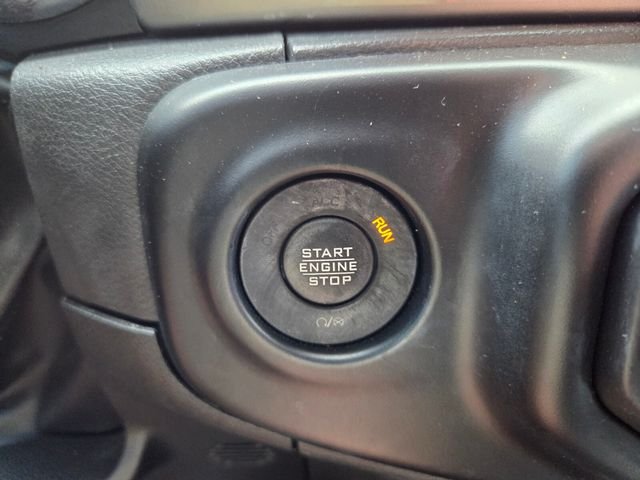 Used 2022 Silver Jeep Unlimited Sahara image 30