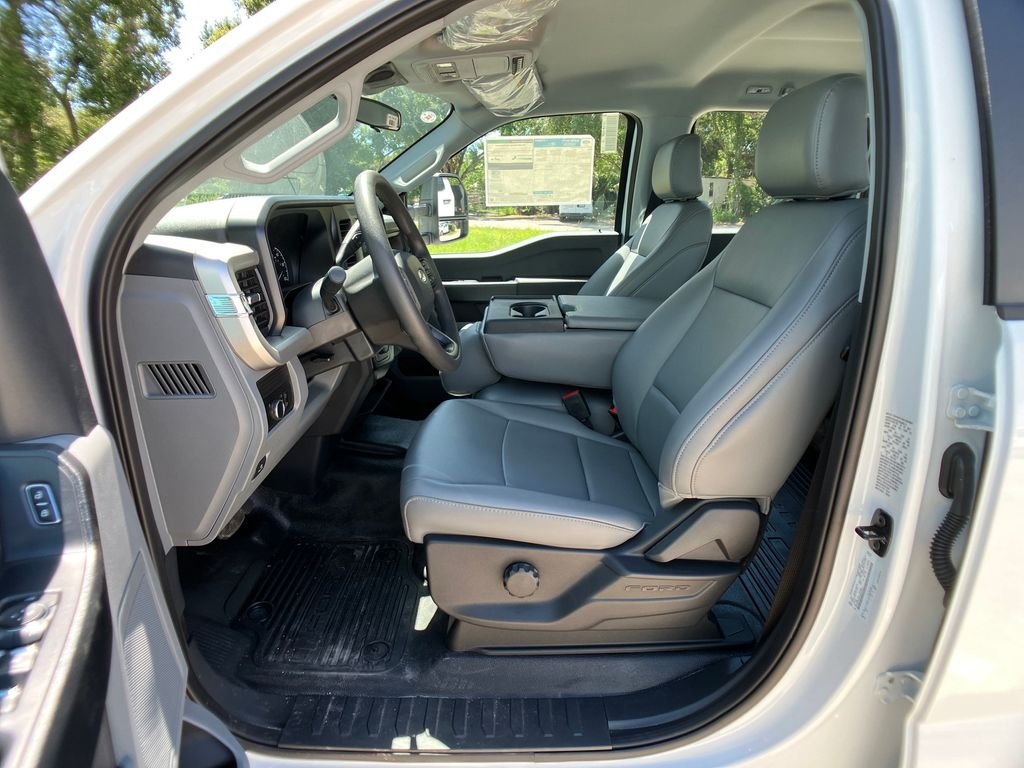 2025 Ford F-350 Super Duty Chassis Cab XL - Photo 27