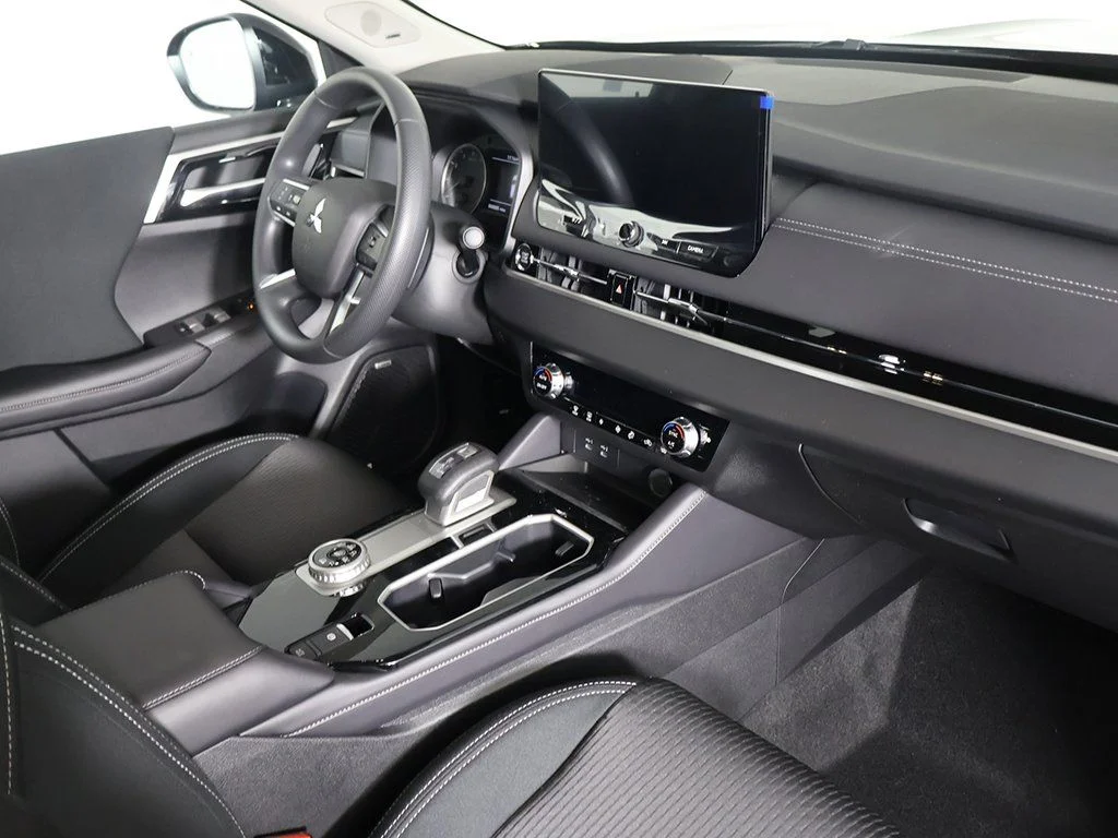 New 2026 Black Mitsubishi ES image 26