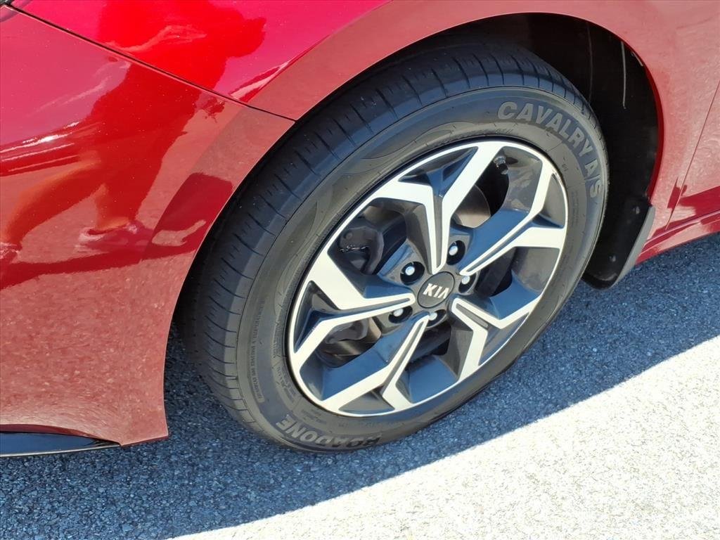 Used 2020 Currant Red Kia LXS image 9