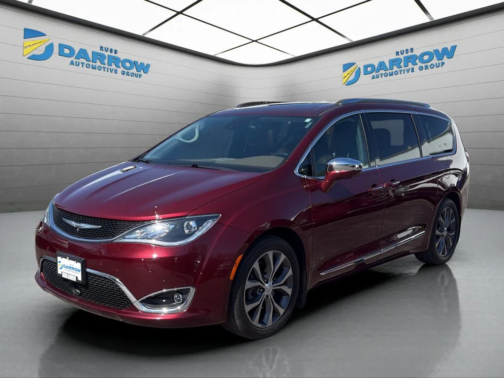 2017 Chrysler Pacifica Limited's photo