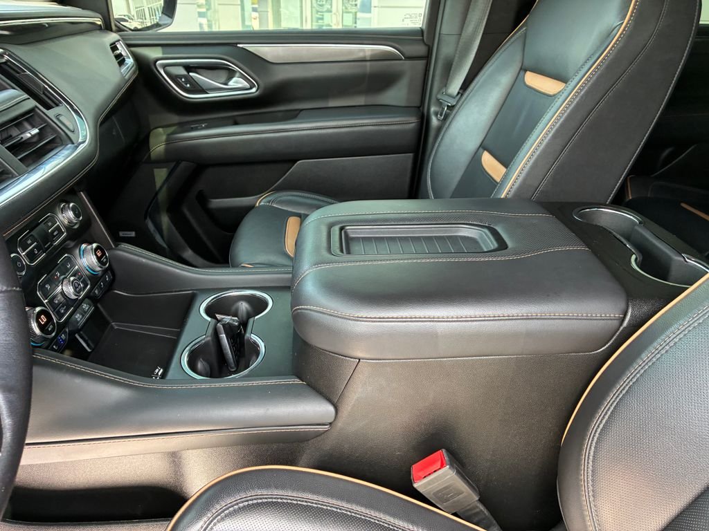 Used 2023 White GMC AT4 image 18