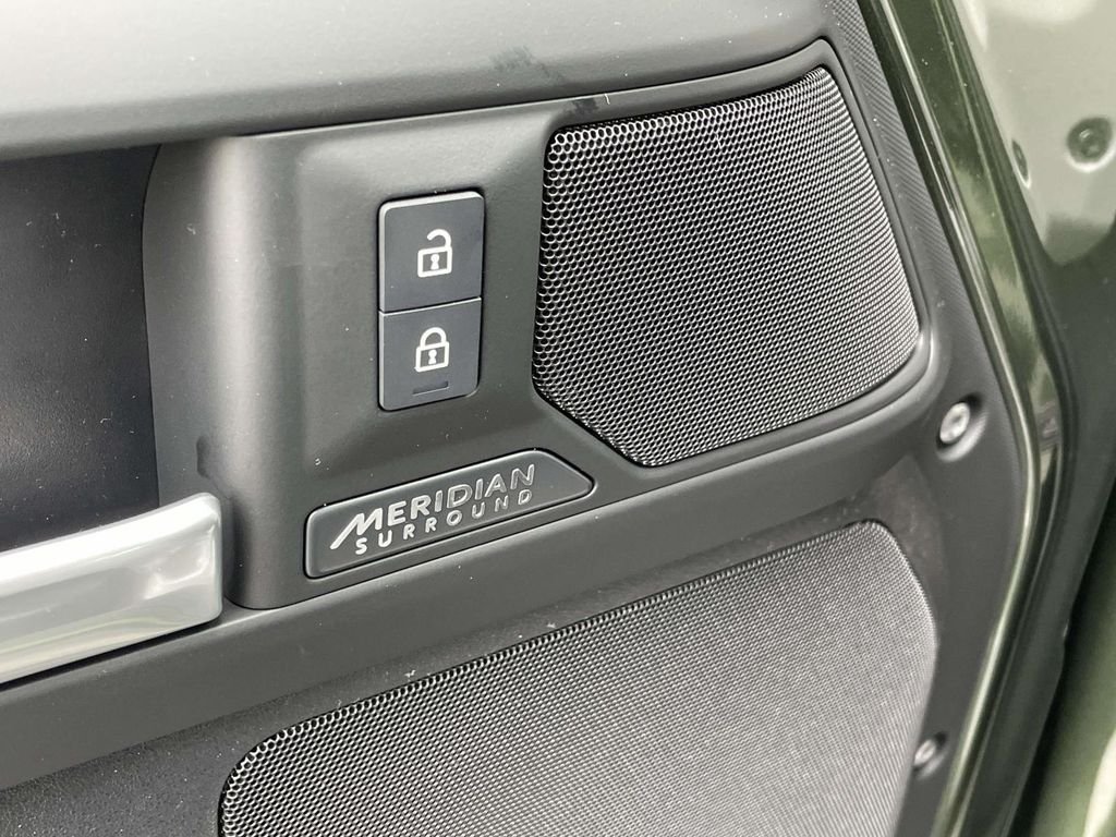 New 2026 Woolstone Green Land Rover X-Dynamic SE image 33