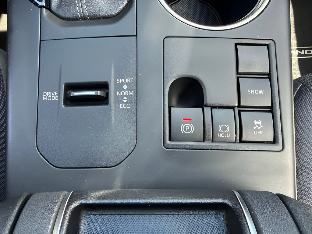 2023 Toyota Highlander LE - Photo 29