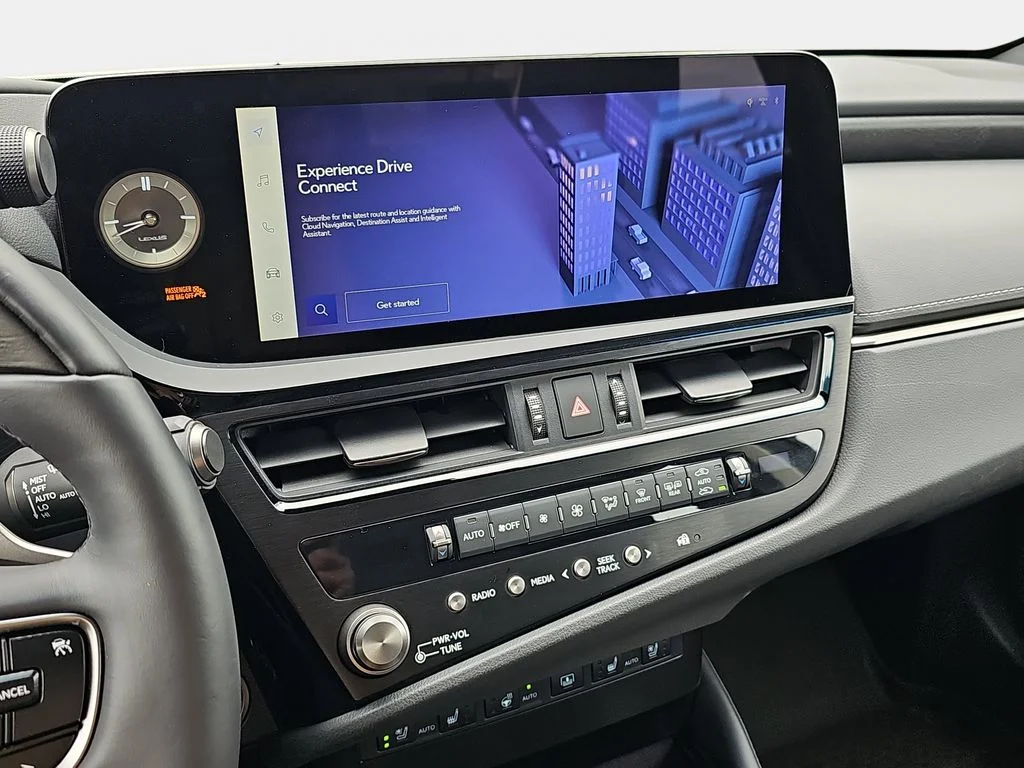Used 2025 White Lexus 300h Luxury image 20
