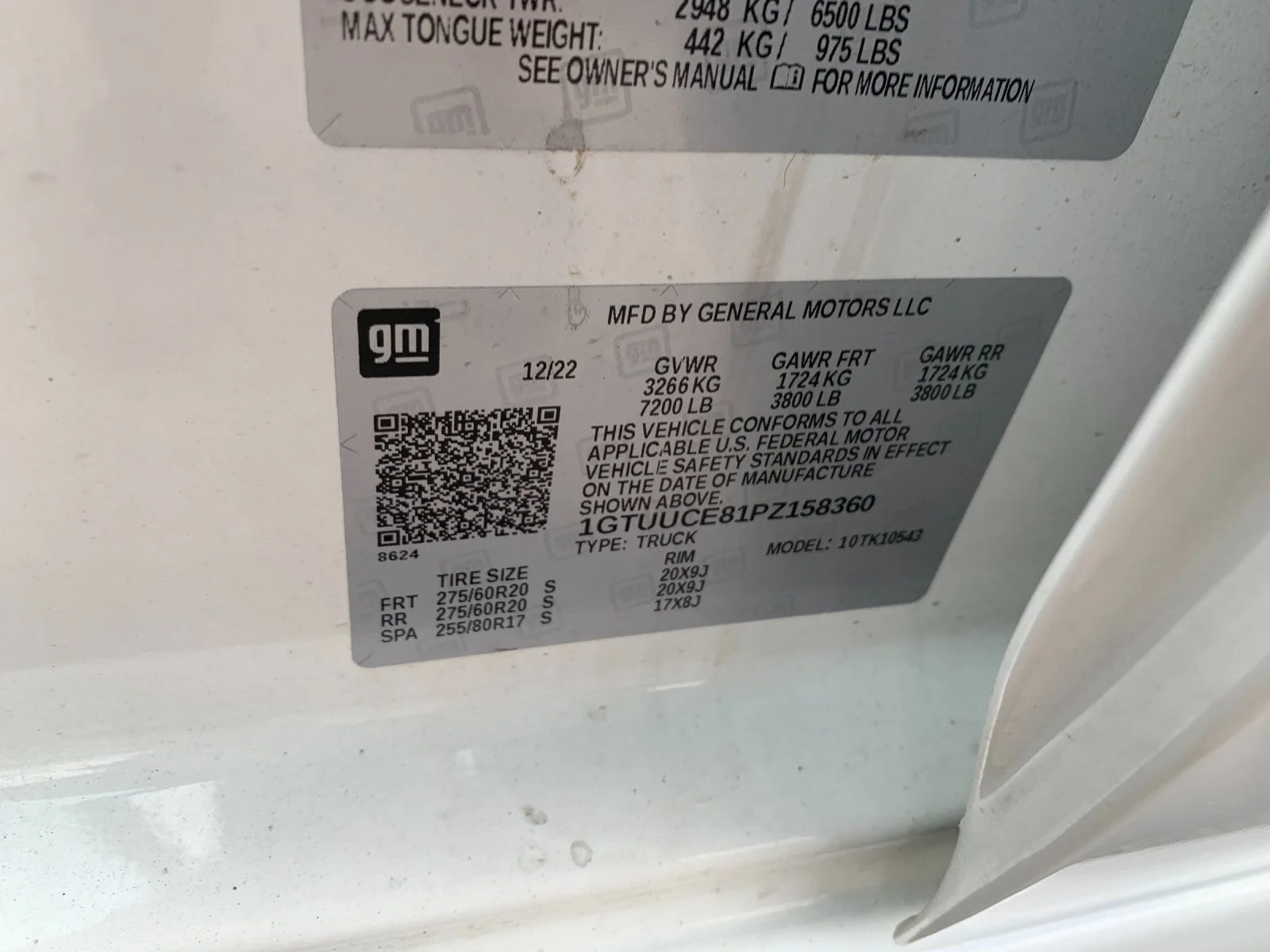 Used 2023 SUMMIT WHITE GMC Elevation image 32