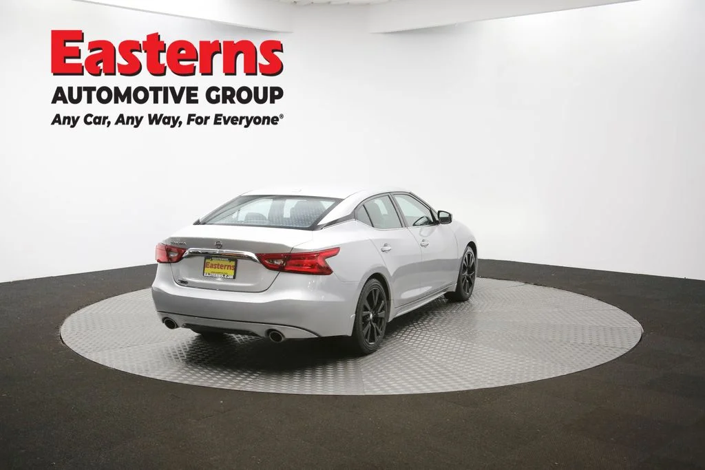Used 2018 Silver Nissan 3.5 S image 39
