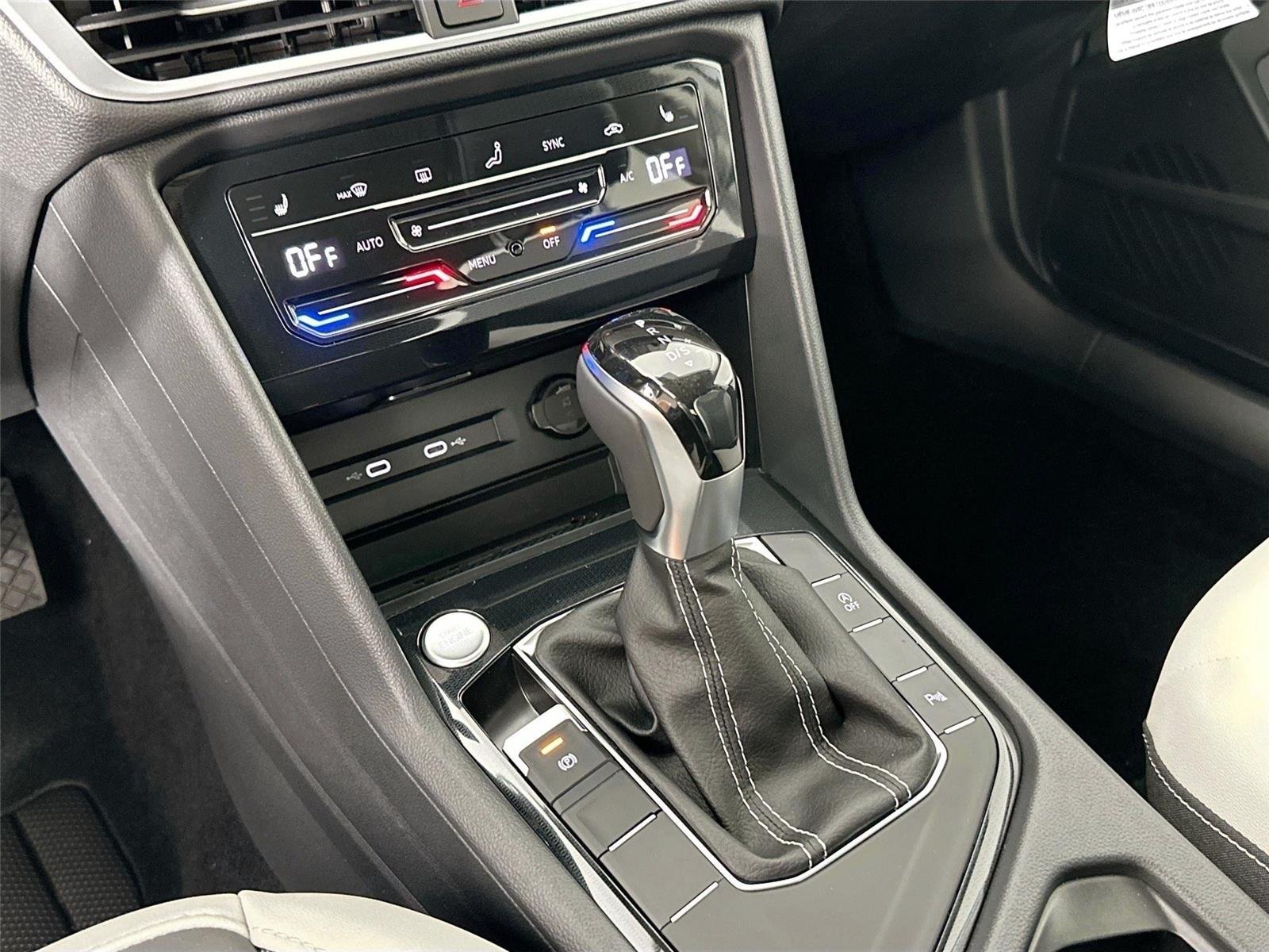 2025 Volkswagen Taos SE - Photo 13