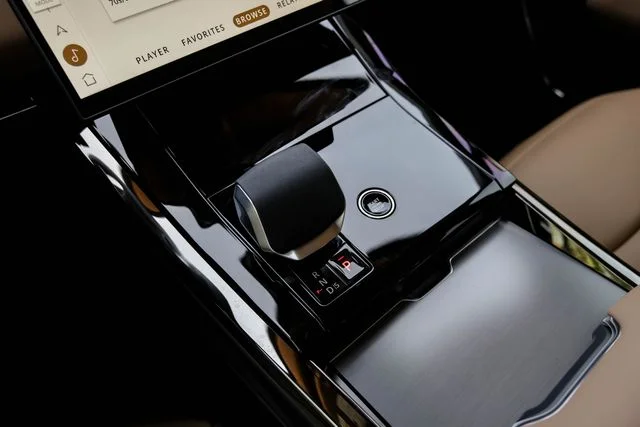 New 2026  Land Rover SE image 35