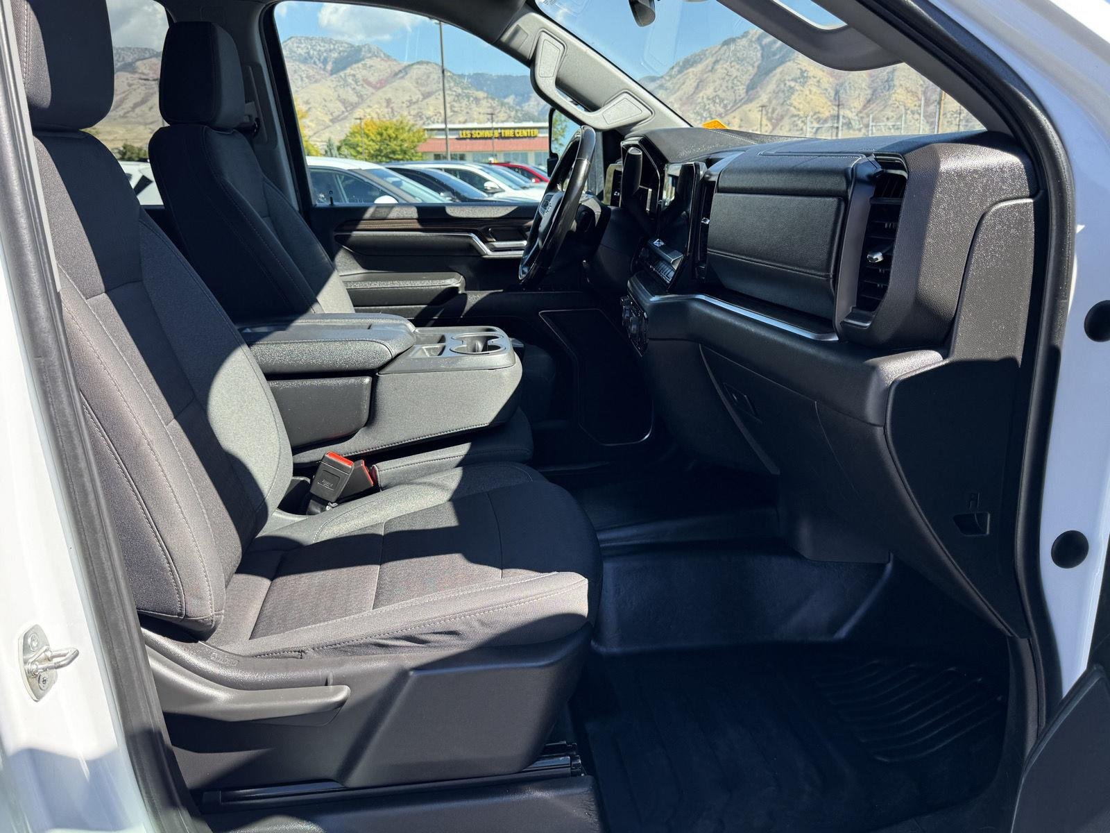 Used 2024 Summit White Chevrolet LT image 3