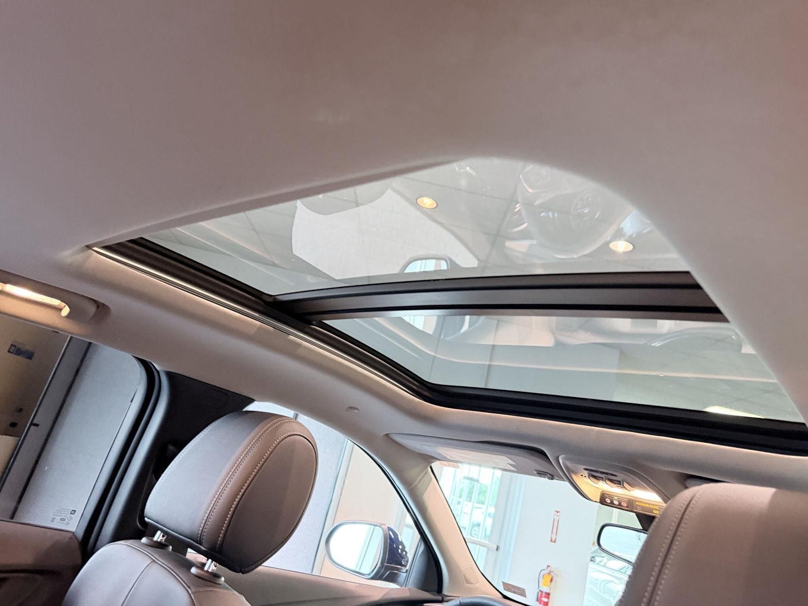 Used 2023 Sapphire Metallic Buick Essence image 28