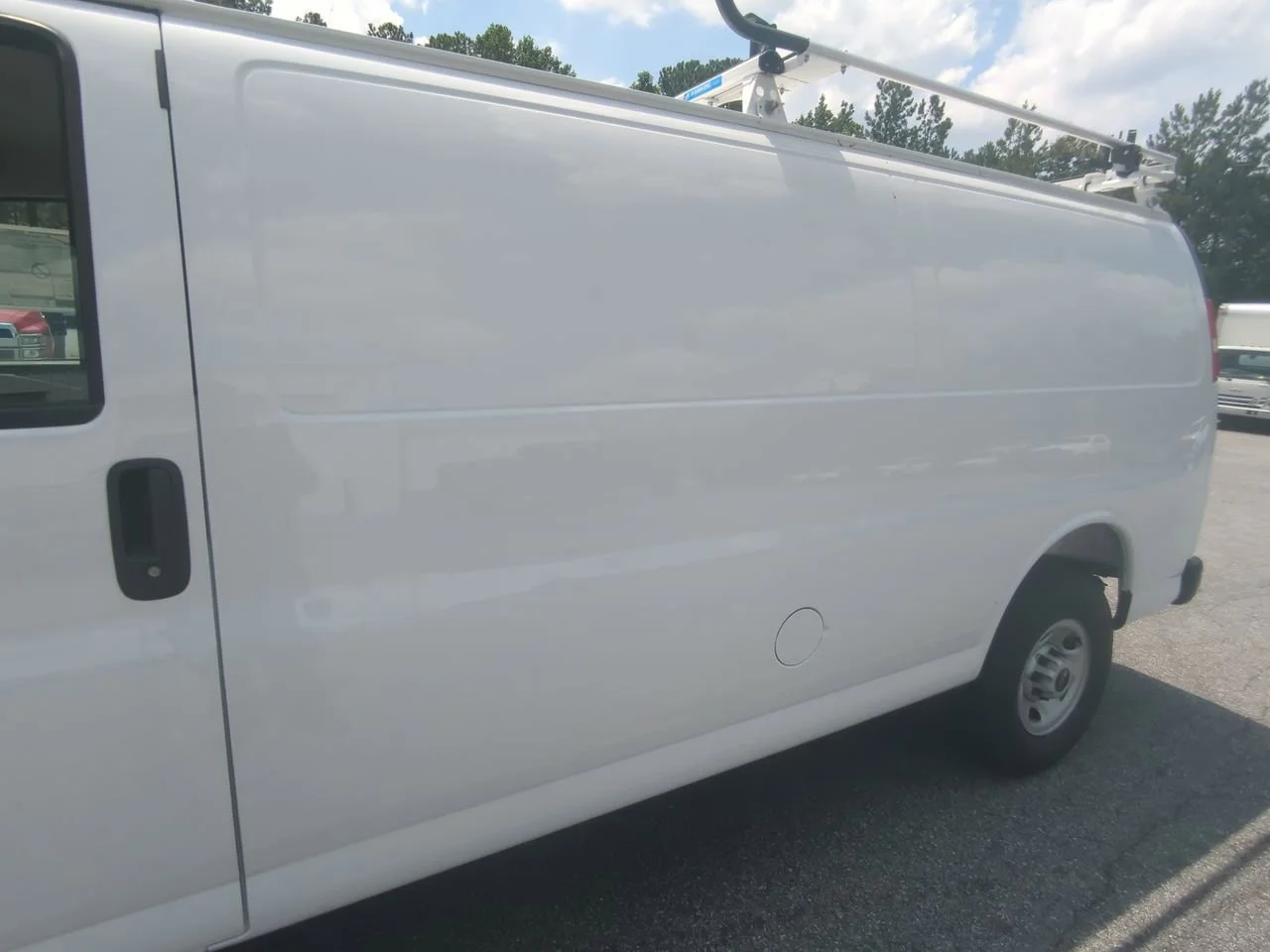 2025 GMC Savana Cargo Work Van - Photo 21