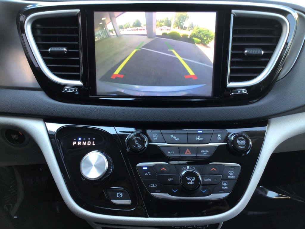 Used 2024 Silver Chrysler Touring L image 27
