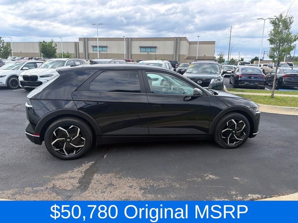 Used 2023 Black Hyundai SE image 8