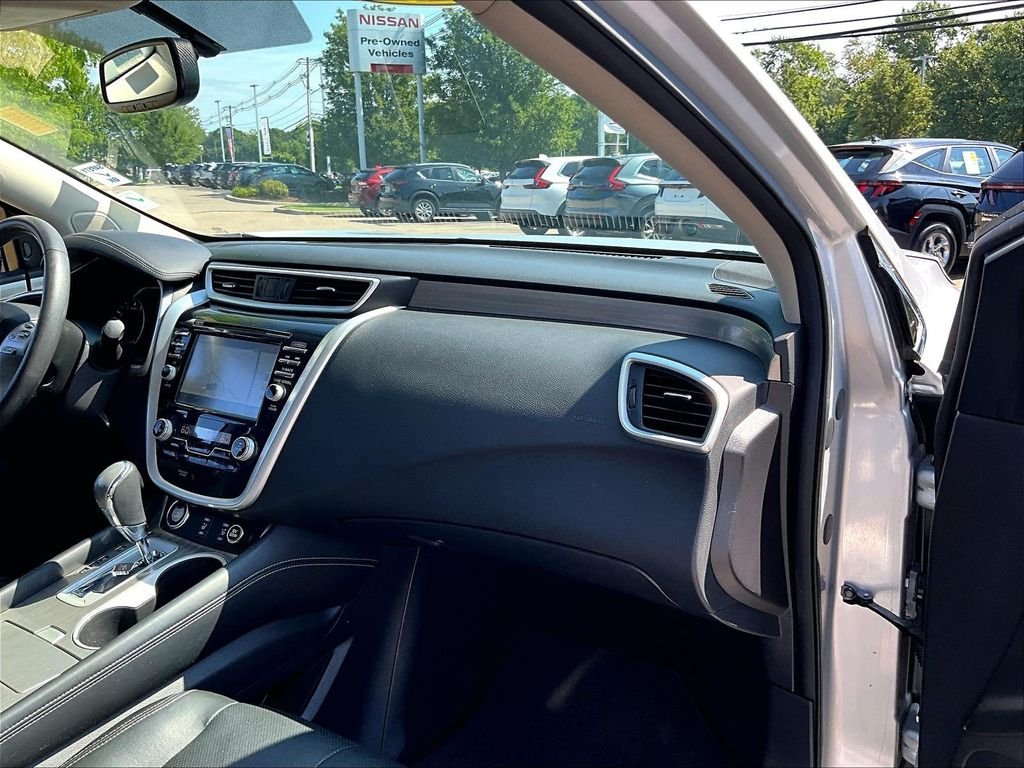 Used 2017 Silver Nissan SL image 13