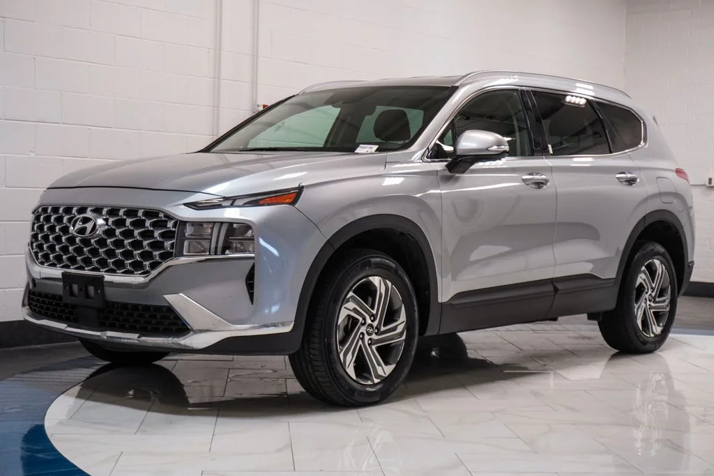 Used 2023 Silver Hyundai SEL image 4