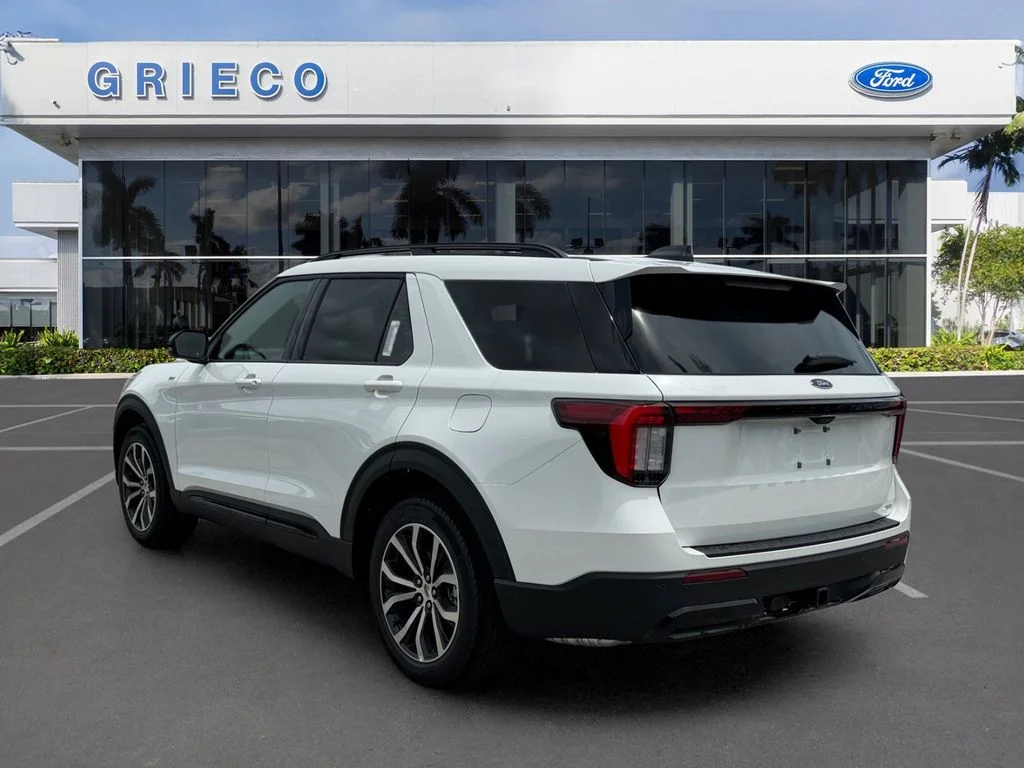 New 2026 Star White Metallic Tri-Coat Ford ST-Line image 5