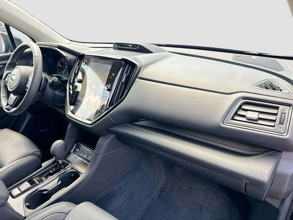 Used 2025 Black Subaru Onyx Edition Touring image 38