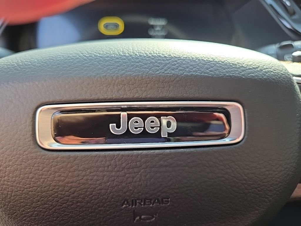 New 2026 Silver Zynith Exterior Paint Jeep  image 117
