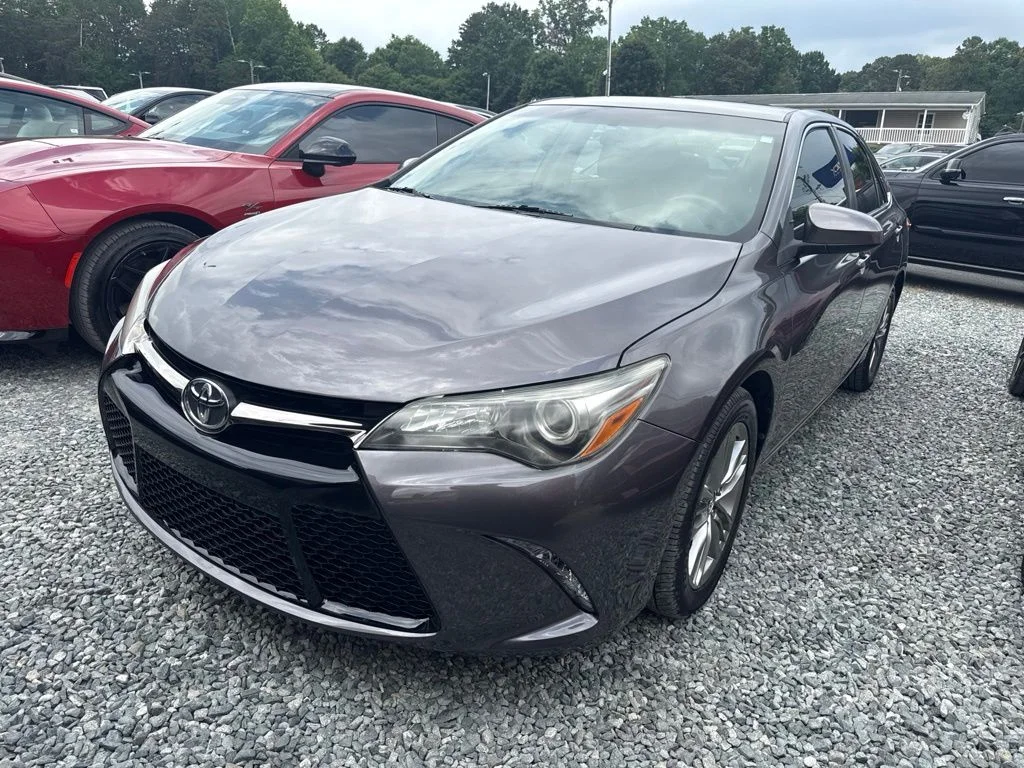 Used 2015 Gray Toyota SE image 1