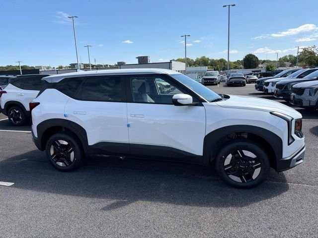 New 2027 Snow White Pearl Kia LX image 2
