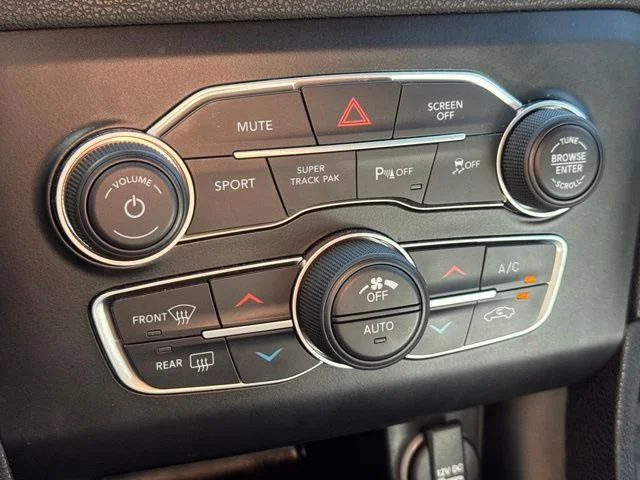 Used 2023 Black Dodge SXT image 20