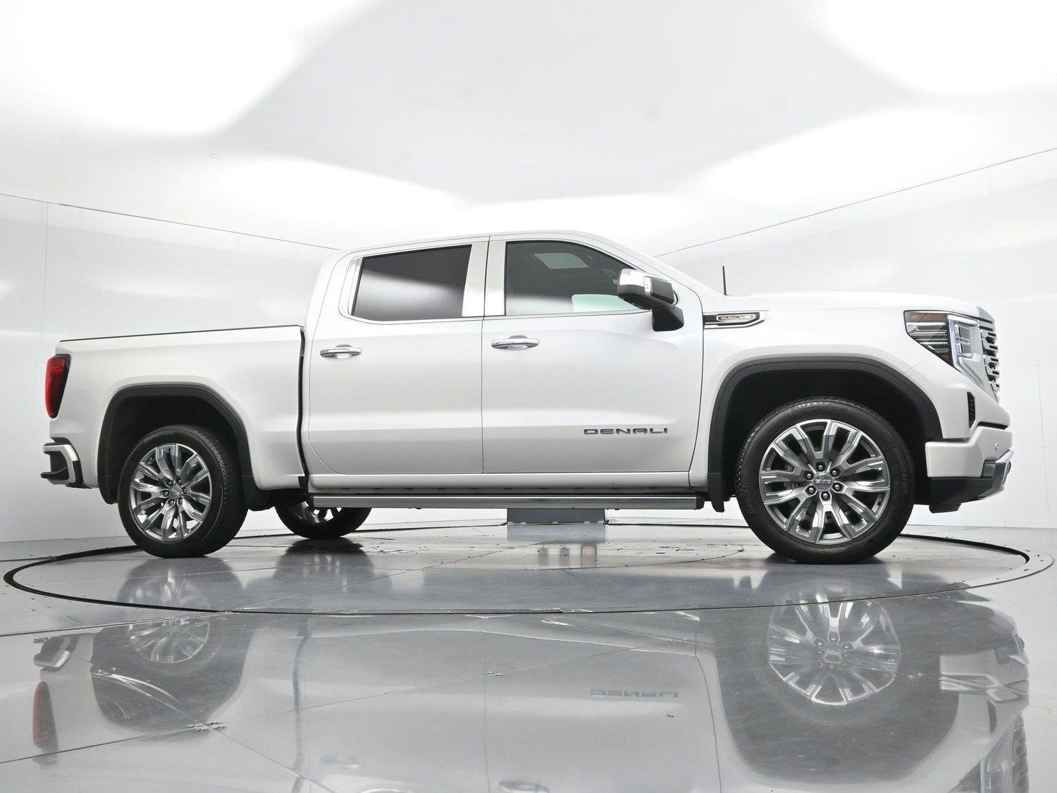 Used 2024 White Frost Tricoat GMC Denali image 46