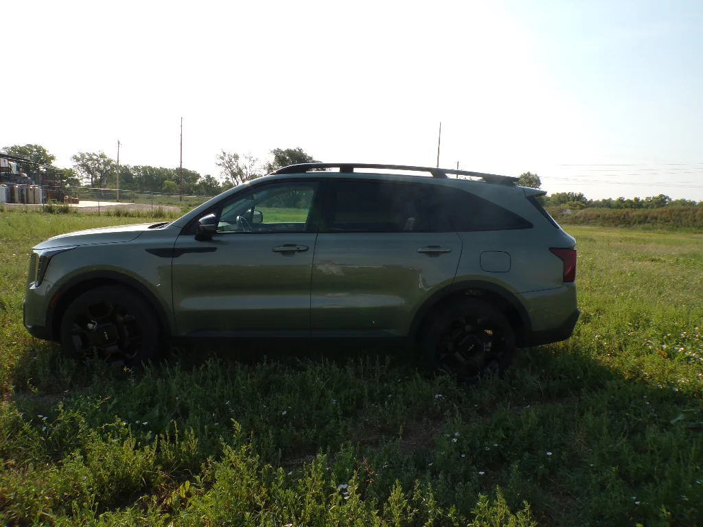 Used 2024 Jungle Green Kia X-Line EX image 16